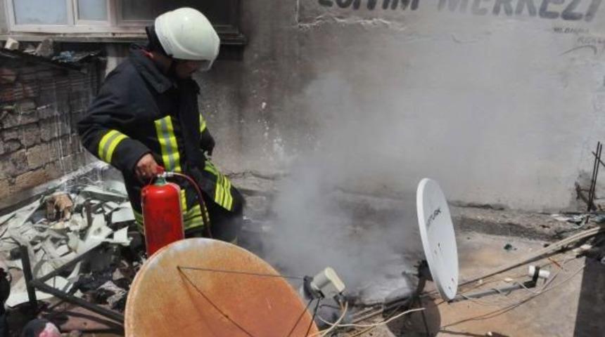 &Ccedil;atıda &Ccedil;ıkan Yangın Korkuttu