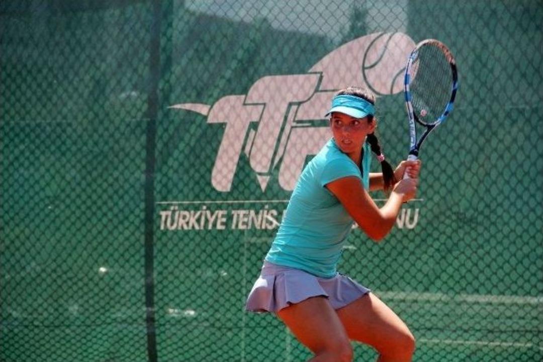 Milli Tenis&ccedil;i İpek Soylu&rsquo;dan Tarihi Zafer