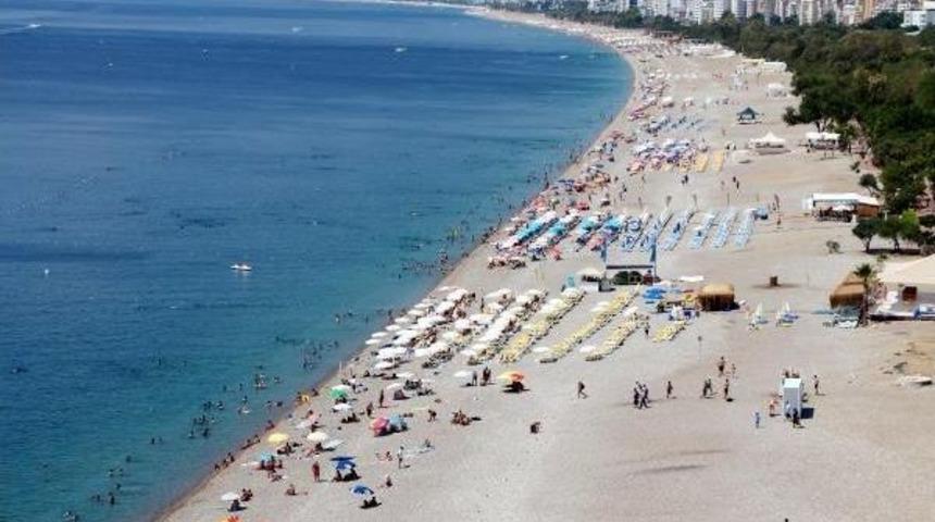 Antalya'da Sahiller Ve Havuzlar Doldu