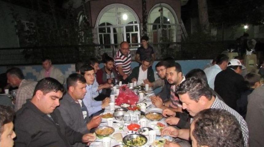 K&ouml;y Cami Gen&ccedil;leri Sahur Yemeği D&uuml;zenledi