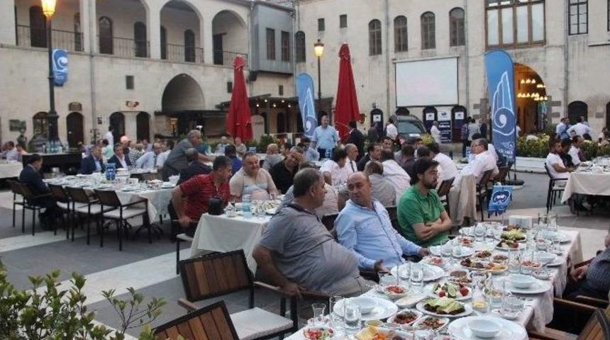 Gaziantepliler Kamil Ko&ccedil;&rsquo;un İftarına Katıldı