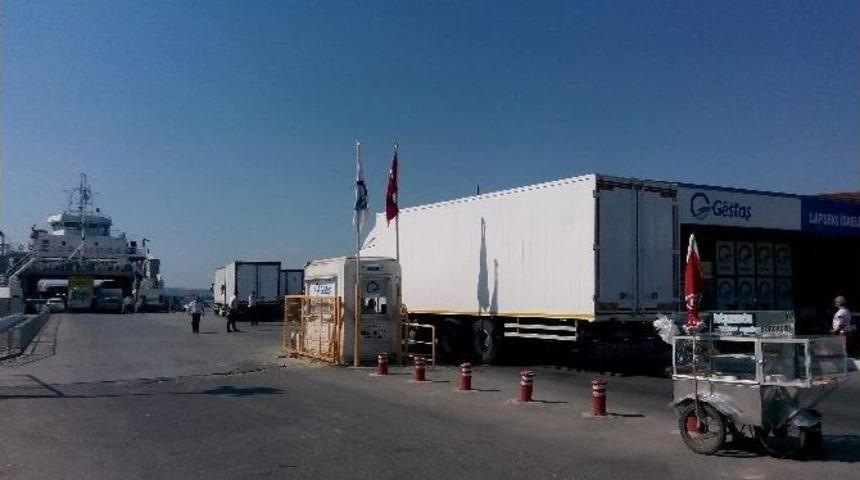 &Ccedil;anakkale&rsquo;de Feribot Kuyruğu