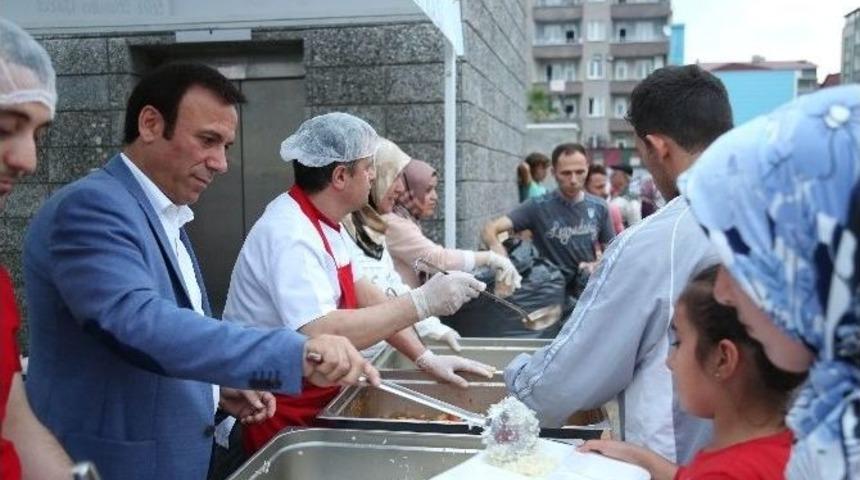 Canik Belediyesi 90 Bin Kişiye İftar Verdi