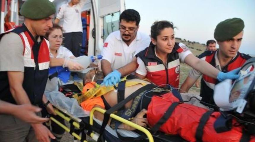 Yama&ccedil; Paraş&uuml;t&uuml;yle D&uuml;şt&uuml;, Ambulans Helikopterle Hastaneye Kaldırıldı