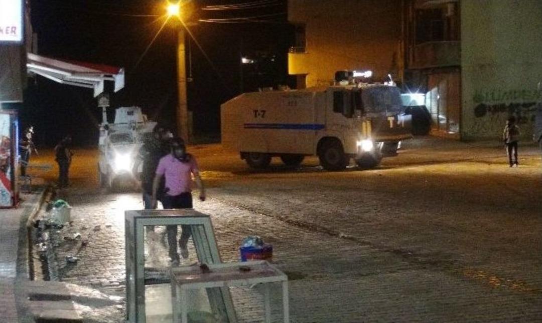 Nusaybin&rsquo;de &Ccedil;ıkan Olaylarda 1 Polis Yaralandı