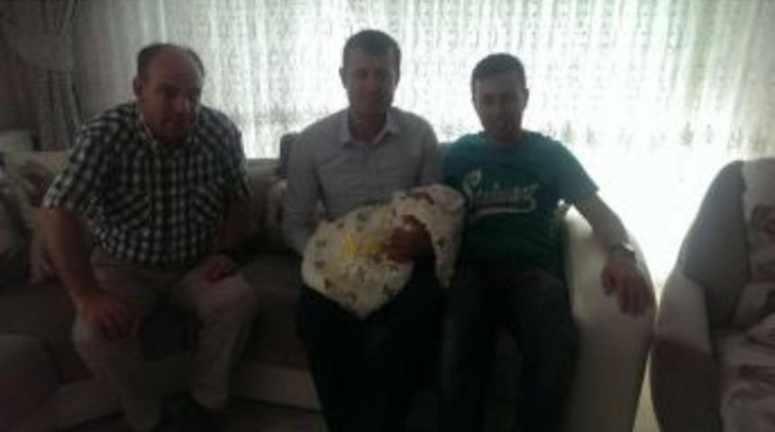 Akay&rsquo;dan Kardeş Ailesine Tebrik Ziyareti