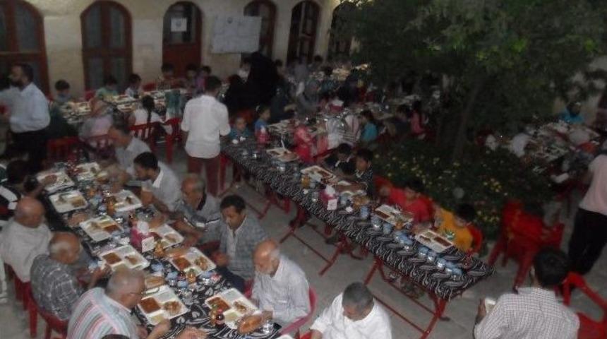 Yoyav, &Ouml;ğrenciler İle &Ouml;ğretmenlere İftar Verildi