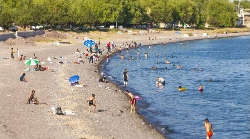 Serinlemek İsteyenler Van G&ouml;l&uuml;&rsquo;ne Koşuyor