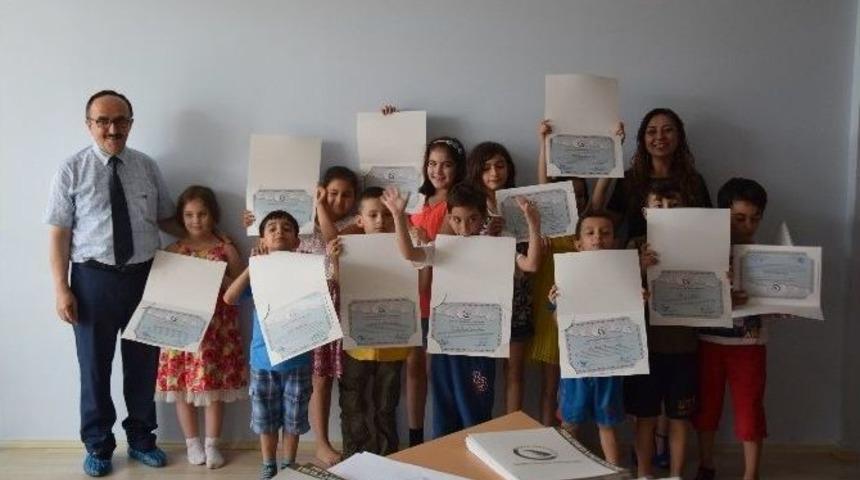 &Ccedil;ocuk &Uuml;niversitesinden Mezun Oldular