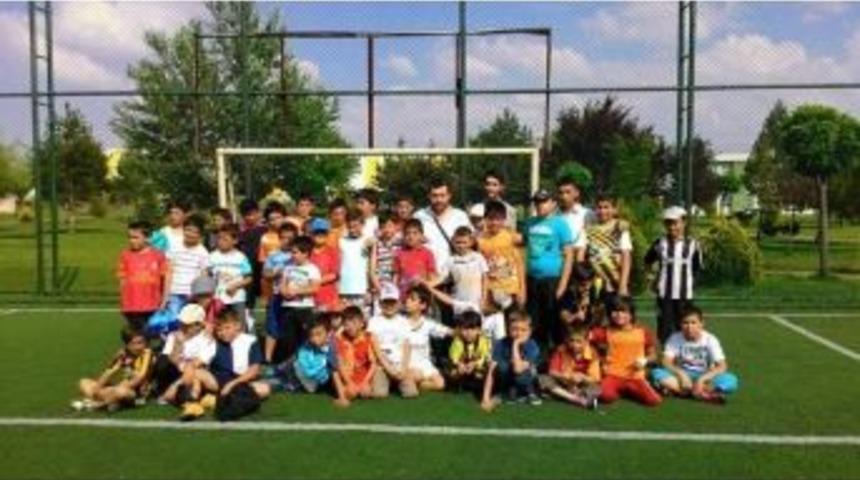 Semerkand Yaz Okulu &Ouml;ğrencileri Halı Sahada Ter D&ouml;kt&uuml;