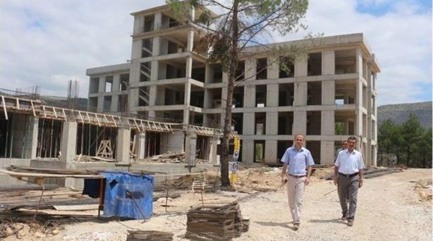 İlahiyat Fak&uuml;ltesi İnşaatı S&uuml;r&uuml;yor