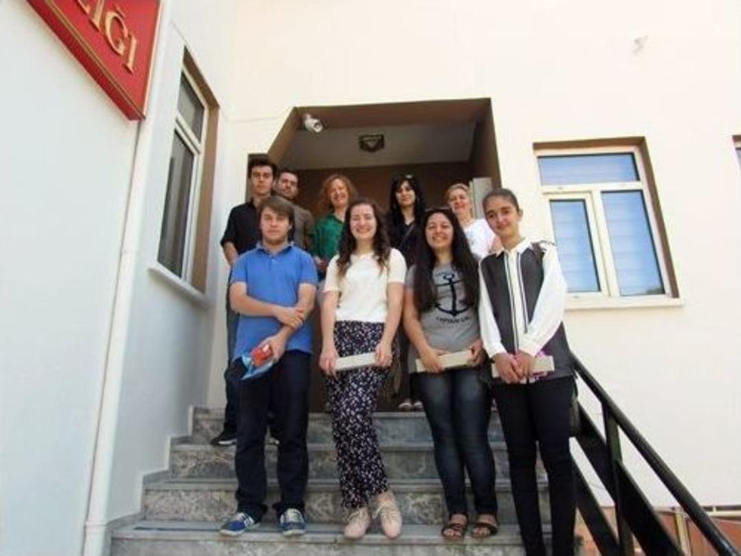 Şaphane&rsquo;de Ygs Ve Lys Sınavında Başarılı Olan &Ouml;ğrencilere Kol Saati