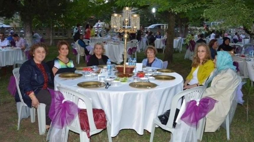 Niksar&rsquo;da Hayırseverlerden Birliktelik İftarı