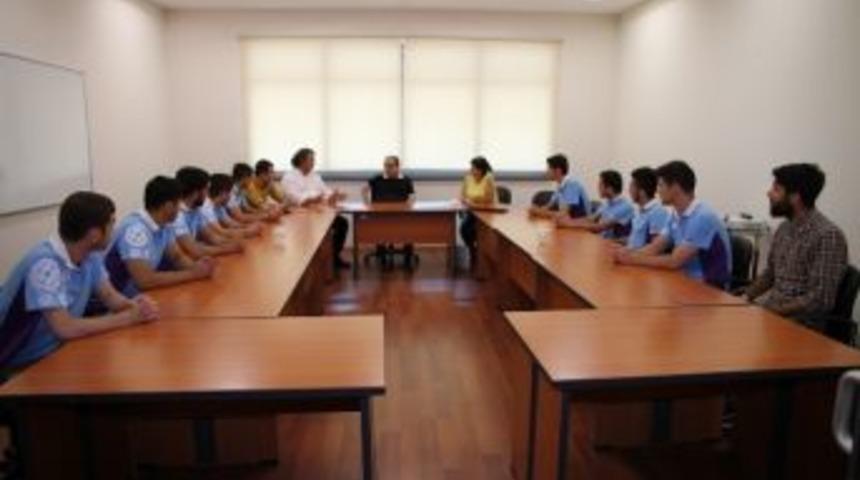 Bak&uuml;l&uuml; &Ouml;ğrenciler Pa&uuml;&rsquo;de Yaz Seminerine Katıldı