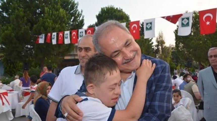 Başkan Kara, Şehit Aileleri Ve Engellilere İftar Verdi