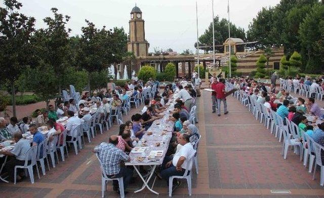 Döşemealtı Belediyesi’nin İftar Sofralarına Rekor Katılım