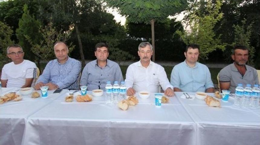 Başkan Yaralı Yılmazsporlu Futbolcularla İftarda Buluştu