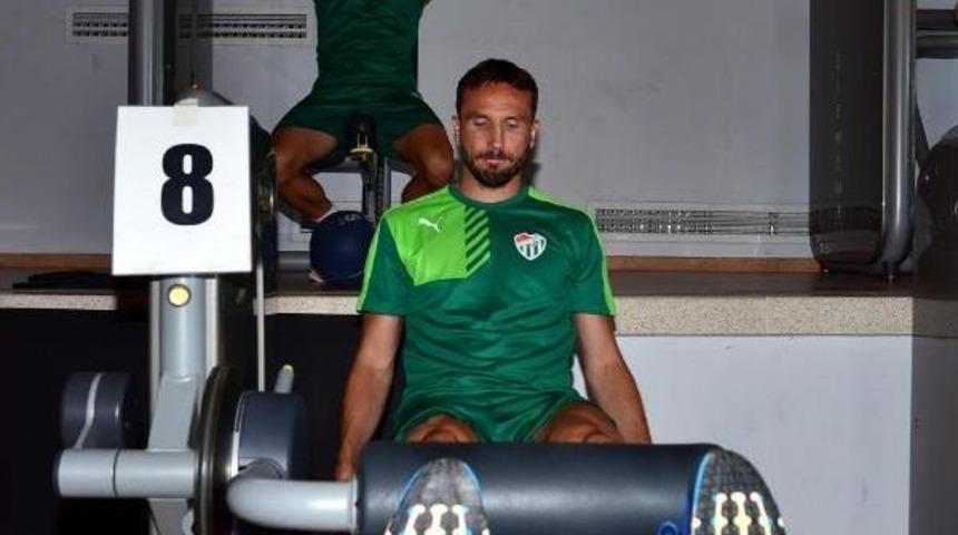 Bursaspor 2'nci &Ccedil;alışmasını Salonda Yaptı