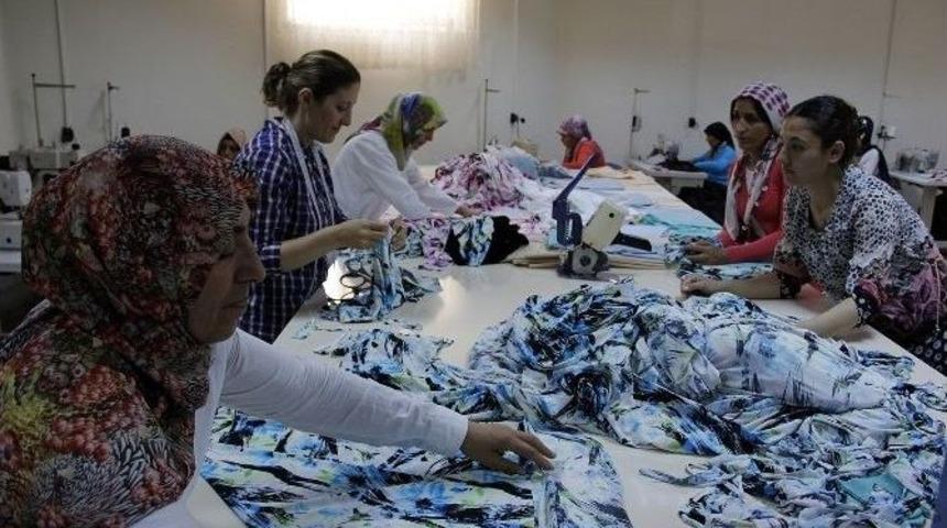 Kobanili &Ccedil;ocukların Bayramlıkları Belediyeden