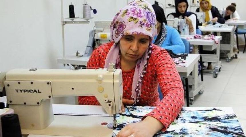 Kobanili &Ccedil;ocukların Bayramlıkları Van B&uuml;y&uuml;kşehir'den