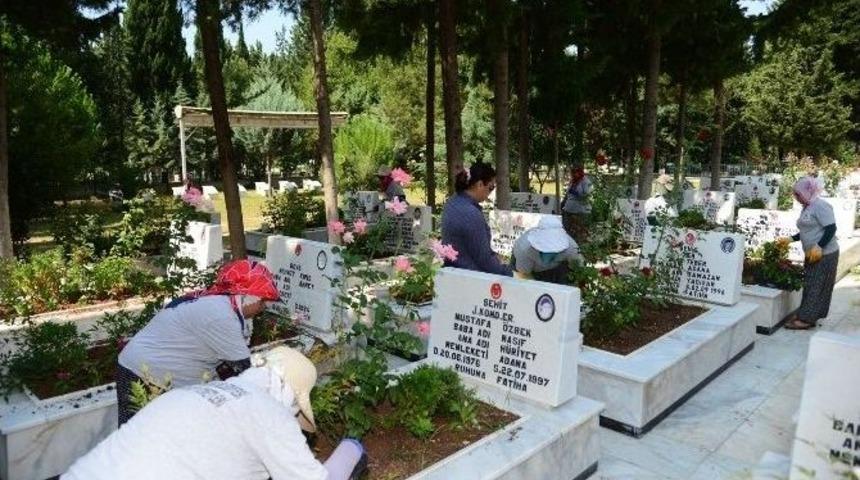 Mezarlıklar Bayram Ziyaretleri İ&ccedil;in Hazırlandı
