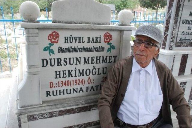 33 Yıl Önce Eşine Ve Kendine Mezar Yaptırdı