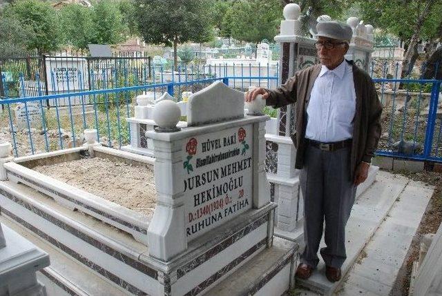 33 Yıl Önce Eşine Ve Kendine Mezar Yaptırdı