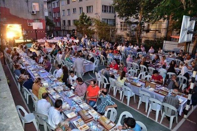 Cihangir Mahallesi Sokak İftarında Buluştu