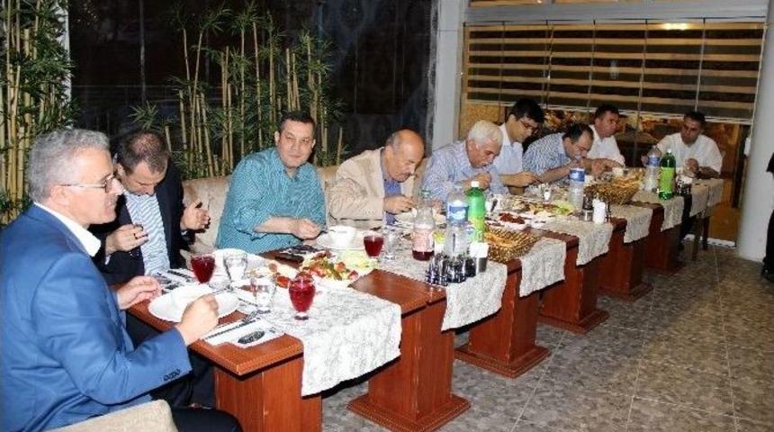 M&uuml;siad&rsquo;dan İftar Yemeği