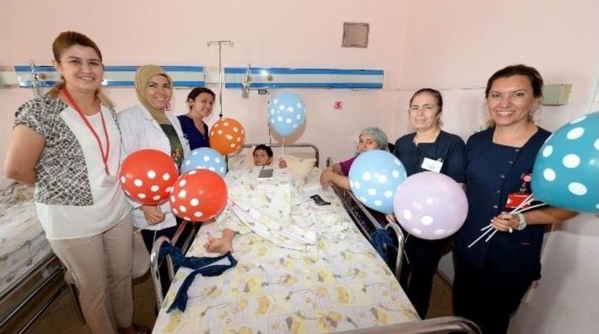 Hastanedeki &Ccedil;ocuklar Hacivat-karag&ouml;z İle Moral Buldu