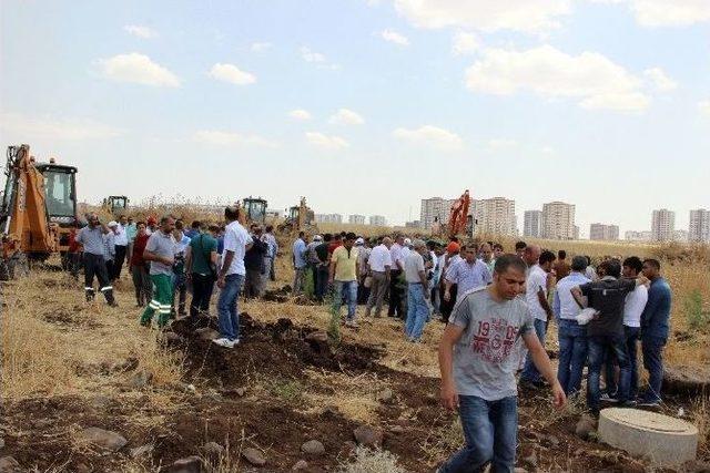 Diyarbakır’da Park Yapımını Engellemek İsteyen Köylüler Belediye İşçilerine Saldırdı: 2 Yaralı