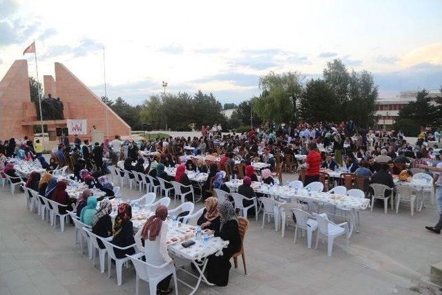 Sekmen’den Gençlere Çağrı: “toplumlara Önder Olun”