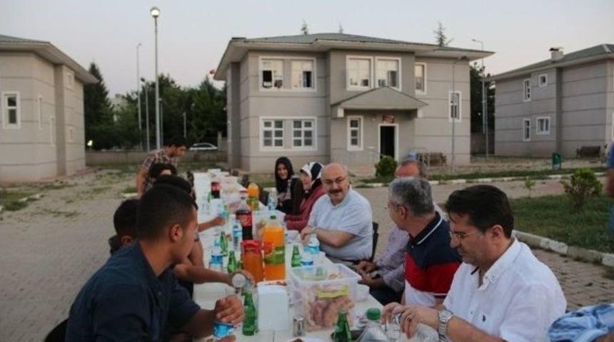 İftarda Bir Araya Geldiler