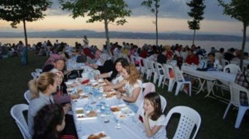 Başiskele&rsquo;de İftar Programları S&uuml;r&uuml;yor