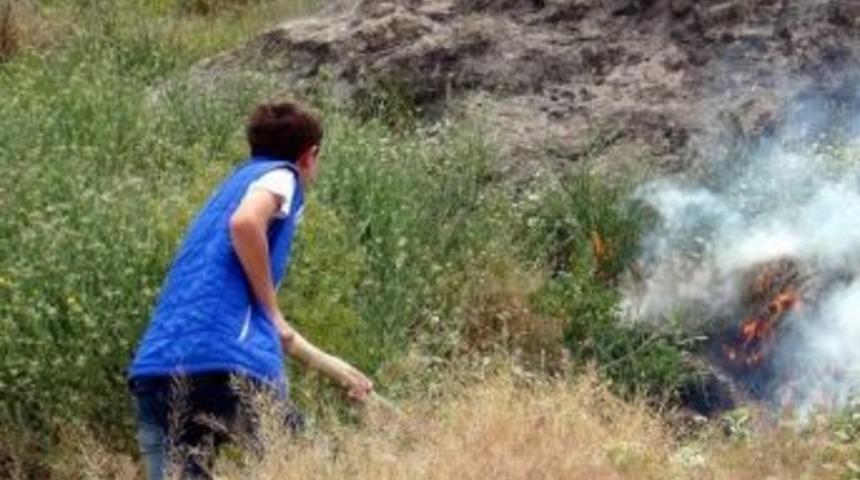 Ot Yangını Mahalleliyi Alarma Ge&ccedil;irdi