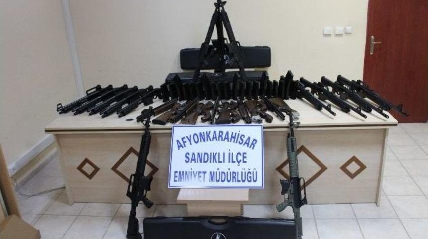 Sandıklı&rsquo;da Ruhsatsız Silah Operasyonu