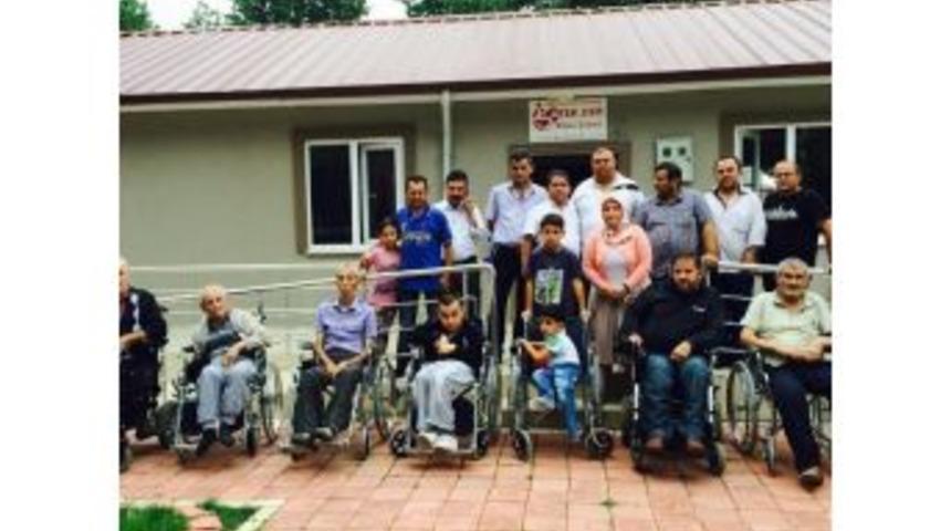 İş Adamından Engellilere Tekerlekli Sandalye Yardımı