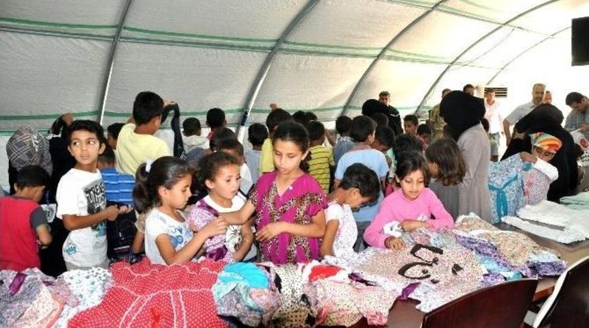 &Ccedil;adır Kentte 2 Bin 500 &Ccedil;ocuğa Bayramlık Dağıtıldı