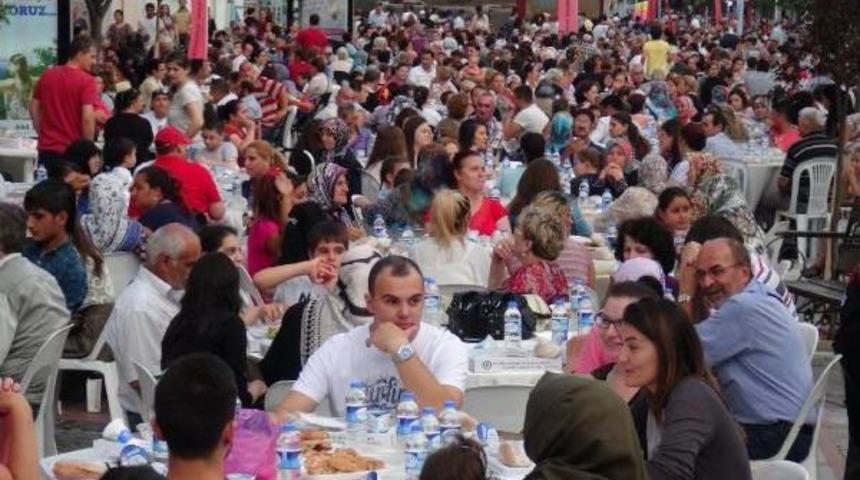 Edirne&rsquo;De 5 Bin Kişilik Sokak Iftarı