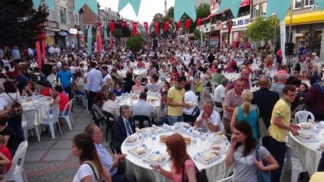 Edirne’De 5 Bin Kişilik Sokak Iftarı