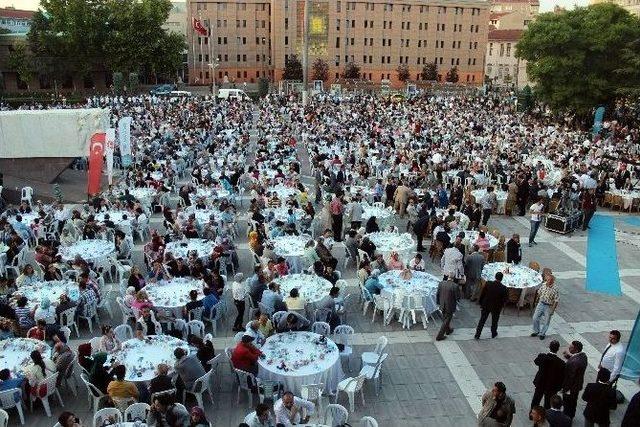 Bakan Avcı, Eskişehir’de İftar Yemeğine Katıldı