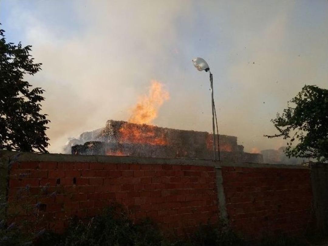 İzmir&rsquo;de Oluklu Mukavva Ve Ambalaj Fabrikasında Yangın