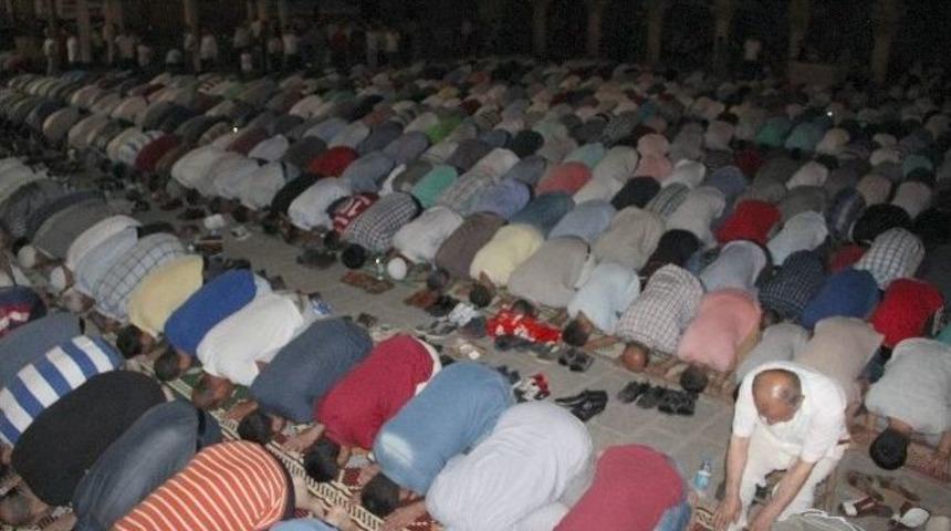 Tarihi Ulu Camii Kadir Gecesi&rsquo;nde Doldu Taştı