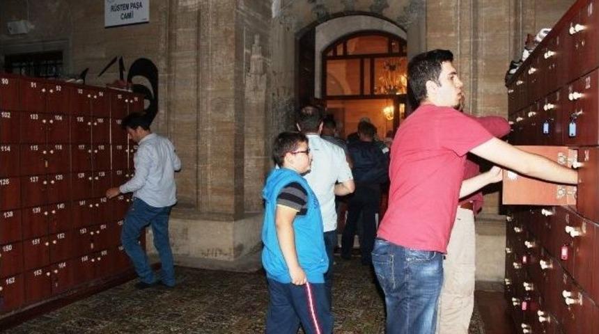 Kadir Gecesi&rsquo;nde R&uuml;stem Paşa Camii Doldu Taştı