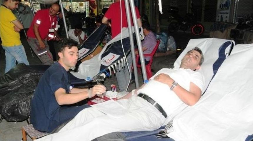 Kızılay Kadir Gecesinde Helva Dağıttı