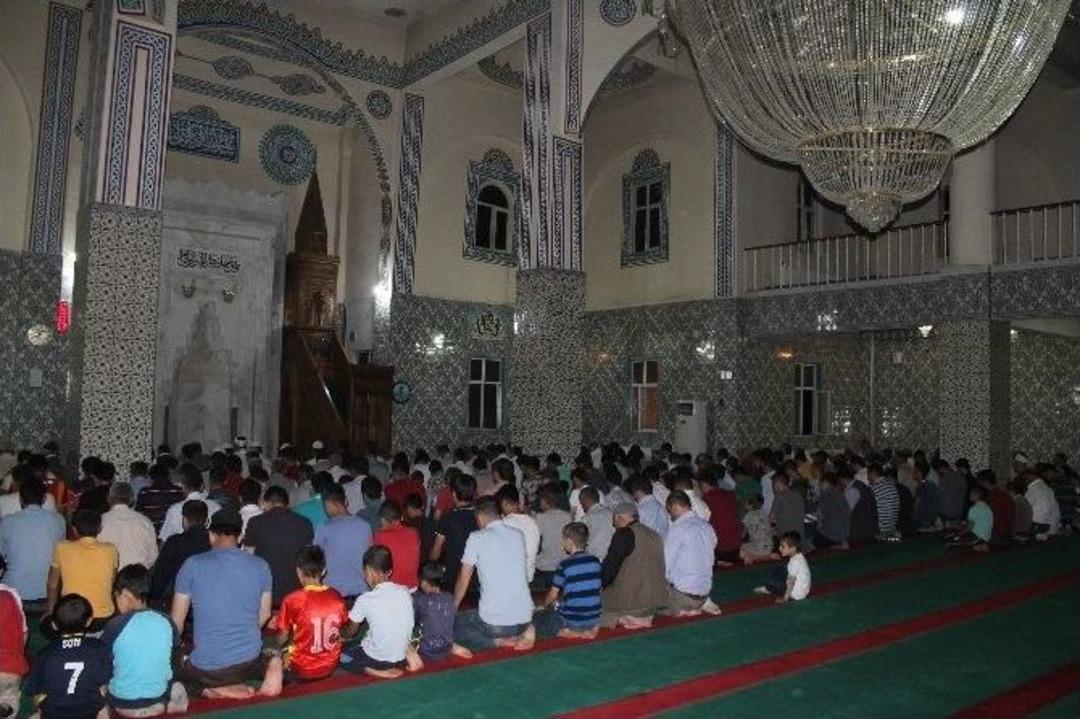 Şırnak&rsquo;ta Kadir Gecesinde K&uuml;rt&ccedil;e Ve T&uuml;rk&ccedil;e Mevlit Okundu