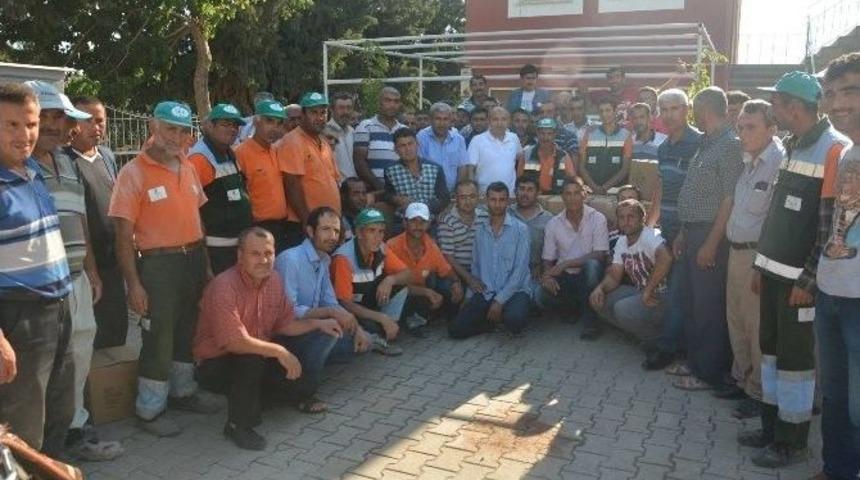 Belediye &Ccedil;alışanlarına Gıda Yardım Paketi Dağıtıldı