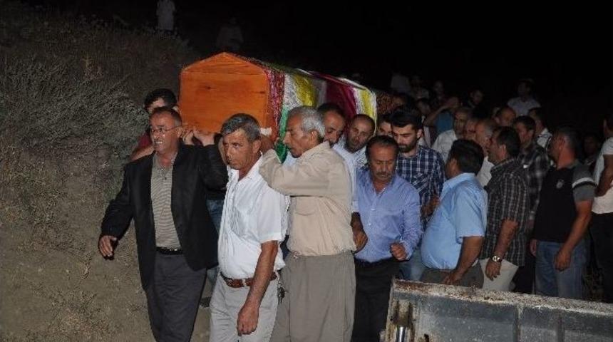 Greyderin Altında Kalan Operat&ouml;r Toprağa Verildi