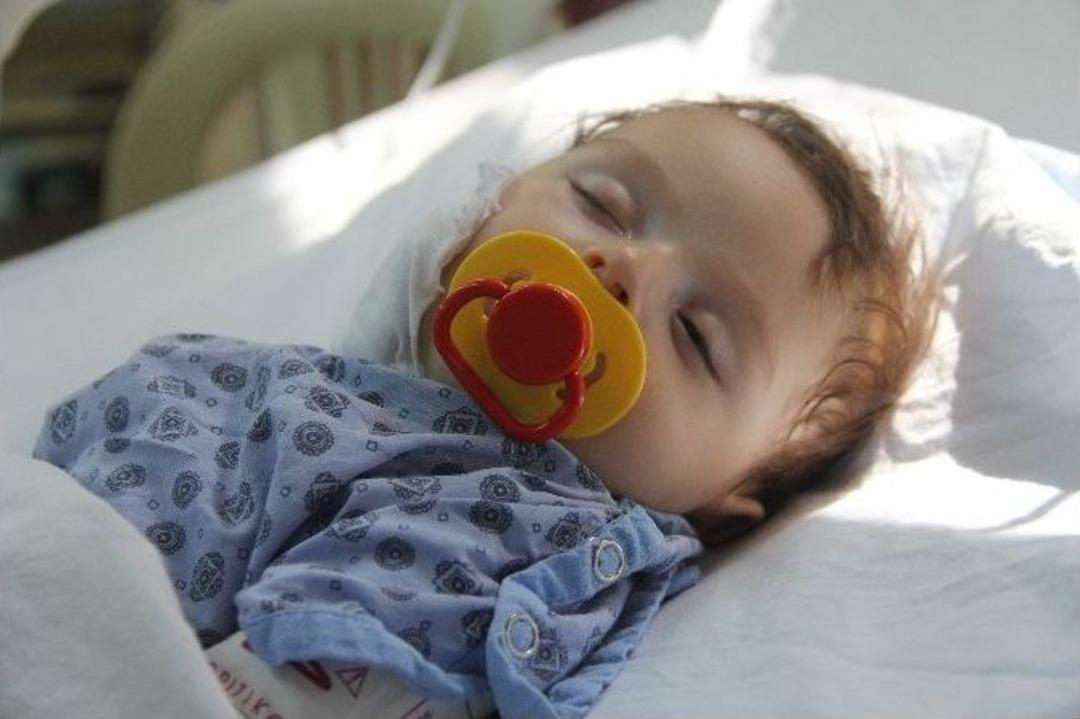 (&ouml;zel Haber) 2 Aylık Bebeği Kiraz Sapı &Ouml;ld&uuml;r&uuml;yordu