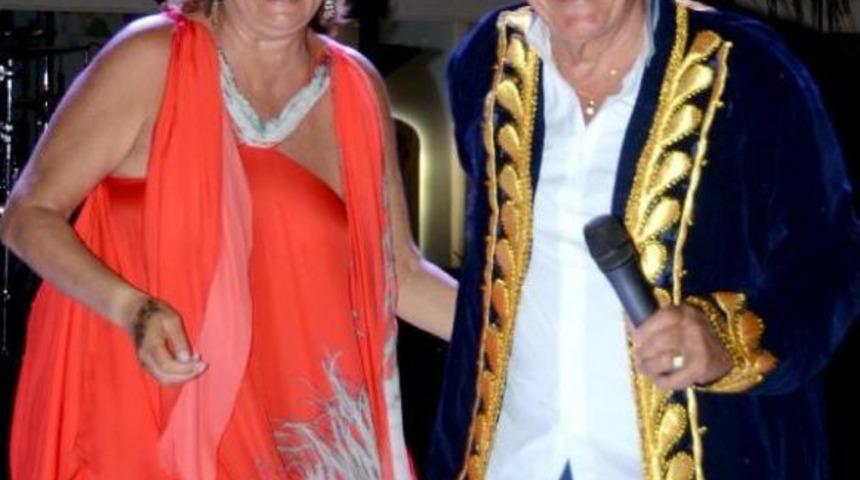 Rus Sunucudan Eşine S&uuml;rpriz Doğum G&uuml;n&uuml;